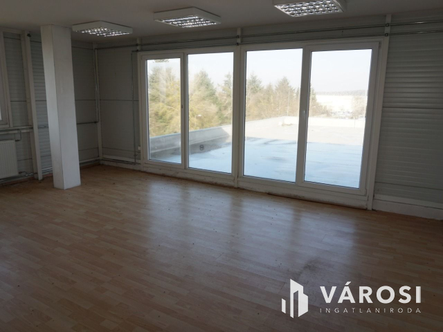 Közel 1000 nm-s ipari csarnok Nagykanizsán