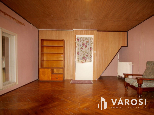 Hatalmas polgári ház és gazdasági terület