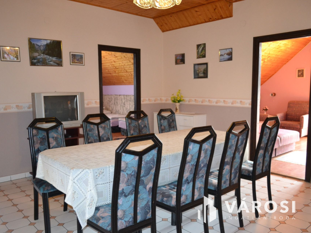 Csopakon, patakparti nívós ingatlan eladó!