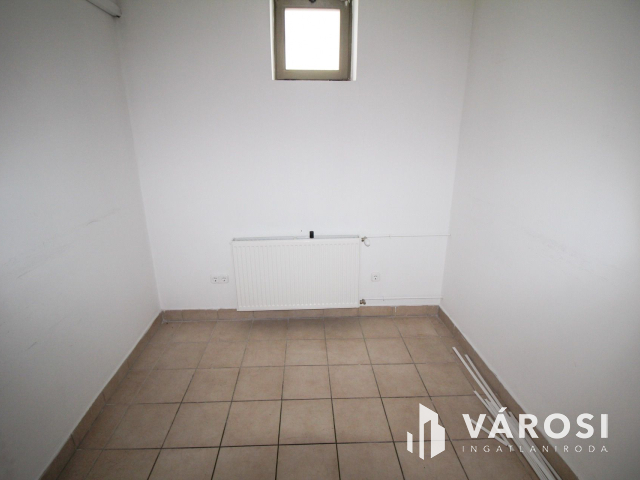 Salgó Center földszintjén 91 nm-es üzlethelyiség kiadó!