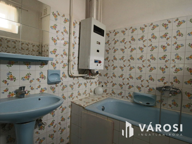 Békéscsaba belvárosában polgári családi ház eladó