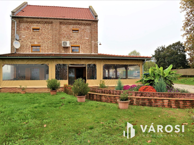 Komlósdon ház+gazdasági épület+14400m2 szántó jó gazdára vár