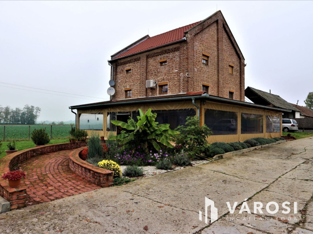 Komlósdon ház+gazdasági épület+14400m2 szántó jó gazdára vár