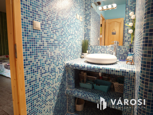 Balatonkeresztúron igényes nyaraló, 5 percre a strandtól!