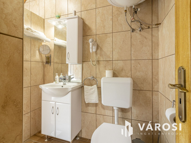 Zalakaroson 7 lakrészes apartmanház étteremmel együtt eladó!