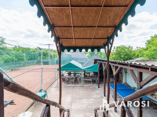 Bejáratott Sportlétesítmény eladó Sóskúton!