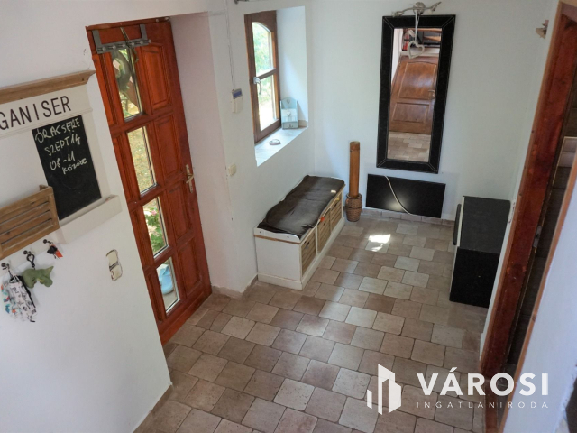 Normafa árnyékában hatalmas telekkel!