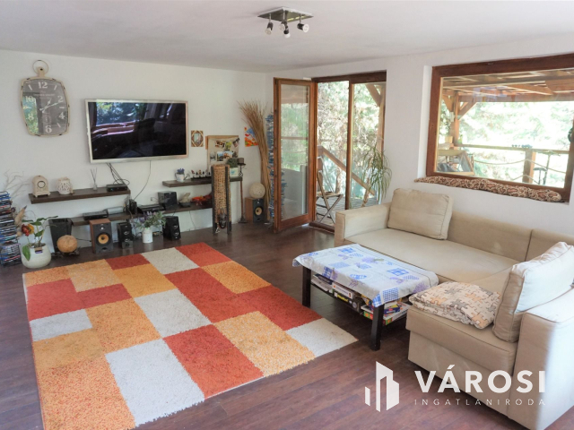 Normafa árnyékában hatalmas telekkel!