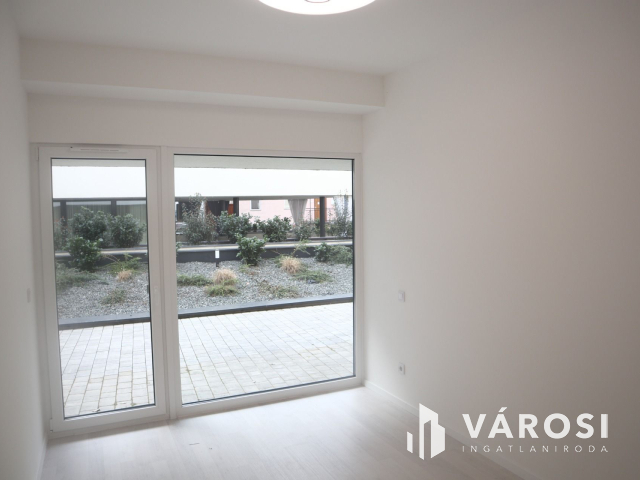 Új építésű belvárosi lakás nagy terasszal! 2.