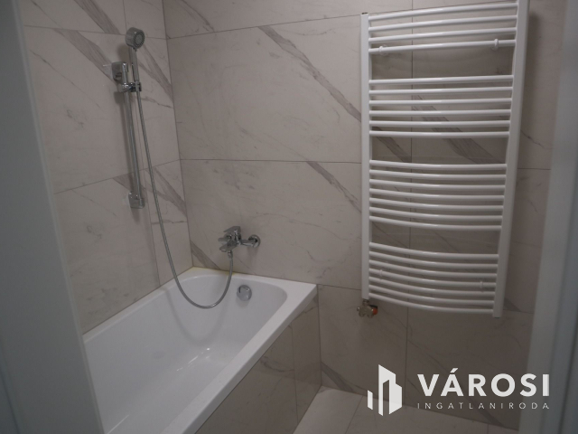 Új építésű belvárosi lakás nagy terasszal! 2.