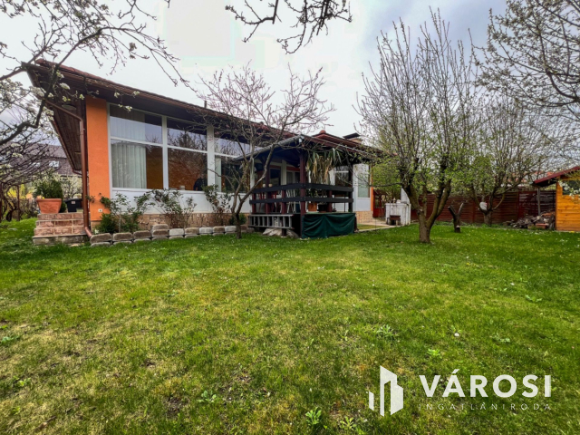 Baglyasalja elején, újszerű családi ház eladó!