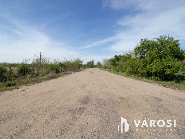 Kiváló adottságú ipari terület eladó