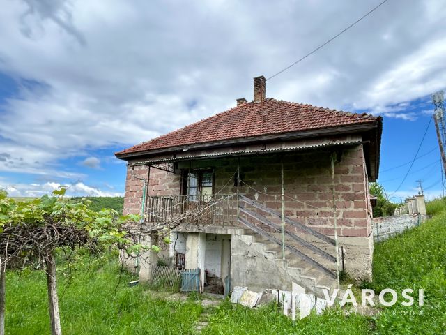 Etesen 75 nm-es családi ház eladó