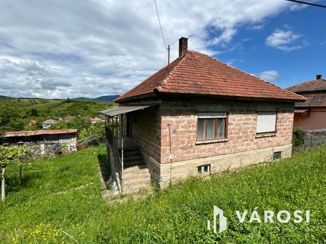 Etesen 75 nm-es családi ház eladó