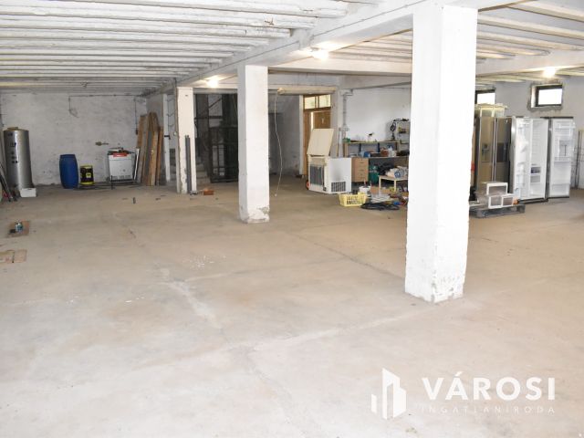 Eladó raktárépület!