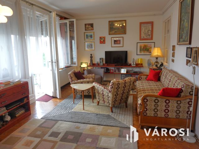 Nagyszerű lakás szenzációs elhelyezkedéssel!