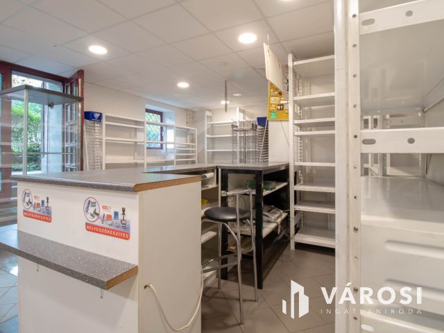 44 m2-es iroda utcai bejárattal a Nagyvárad tértől 500 m-re