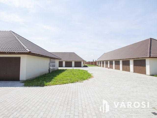 Újépítésű Garázsok Gyulán – Kiváló Befektetési Lehetőség!