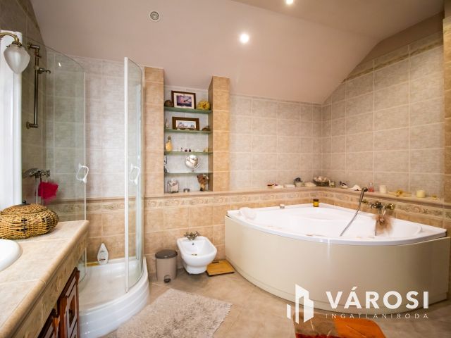 Otthonos álomház a Ráchegyen