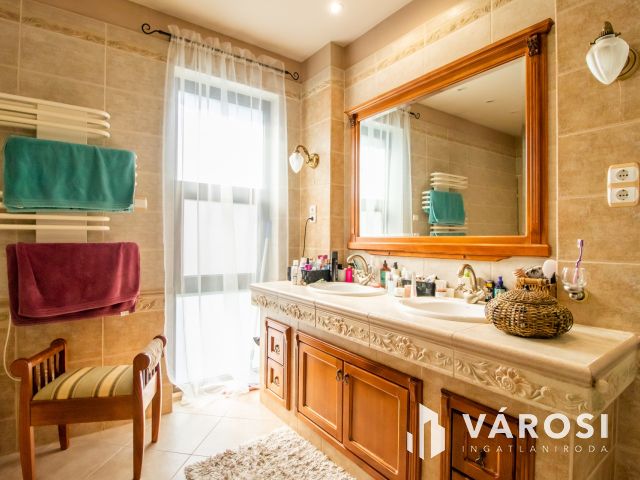 Otthonos álomház a Ráchegyen