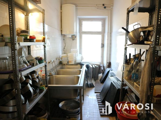 Körmend,volt cukrászüzem,berendezés nélkül eladó!