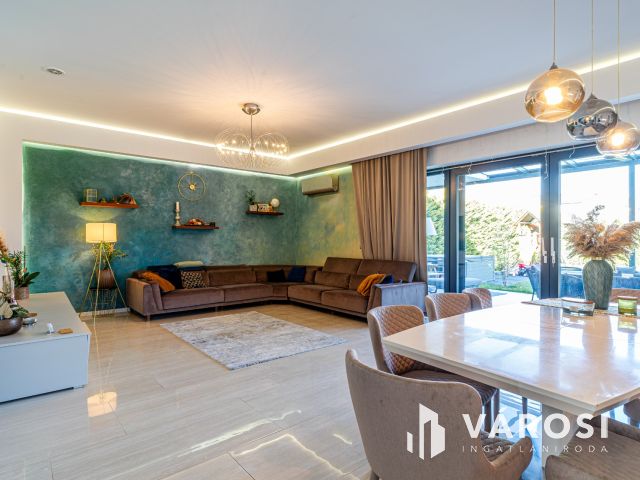 Prémium családi ház medencével Újszegeden!