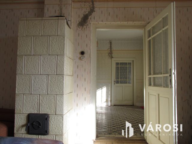 Családi ház csendes helyen két lakrésszel