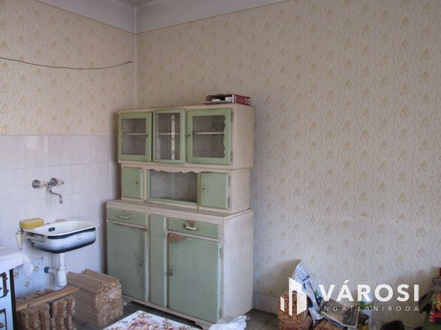 Családi ház csendes helyen két lakrésszel