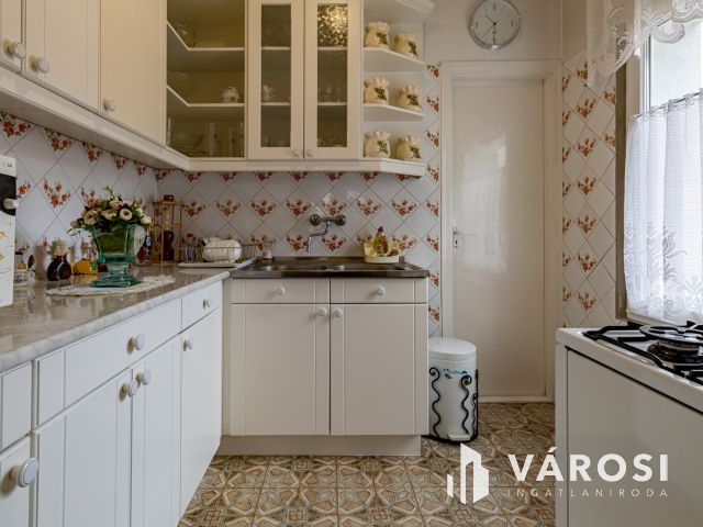 Pilisborosjenő és Budapest határán, panorámás családi ház