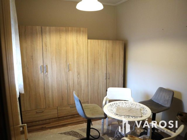 Táplánszentkereszt,2generációs,5szoba,családi h. eladó.