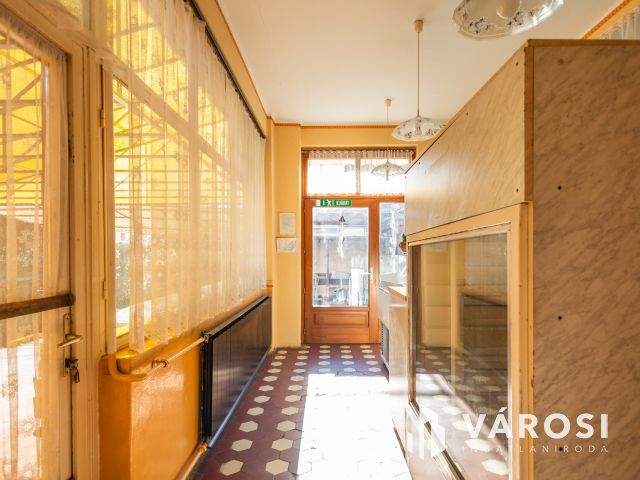 Több lehetőség egy ingatlanban a Várfürdő közelében