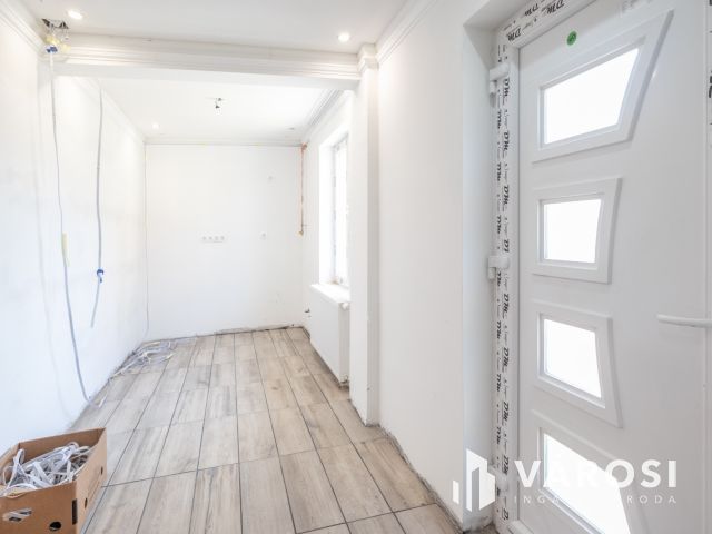 Két generációs 5 szobás családi ház Tápén