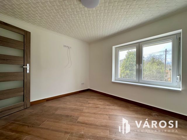 Kulcsrakész, frissen felújított családi ház eladó!