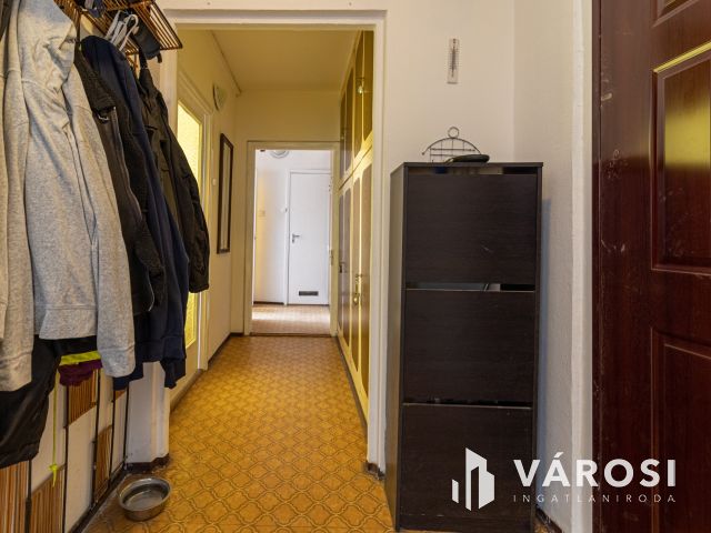 1+2 fészobás részben felújított lakás a Nyár utcában!