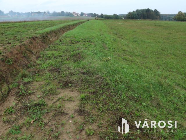 Kemestaródfa központjában beépíthető  üres telek eladó.