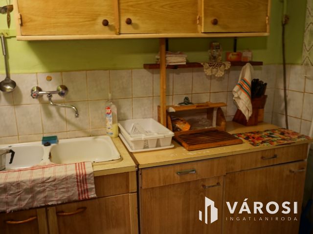 Tabáni ház tágas telekkel