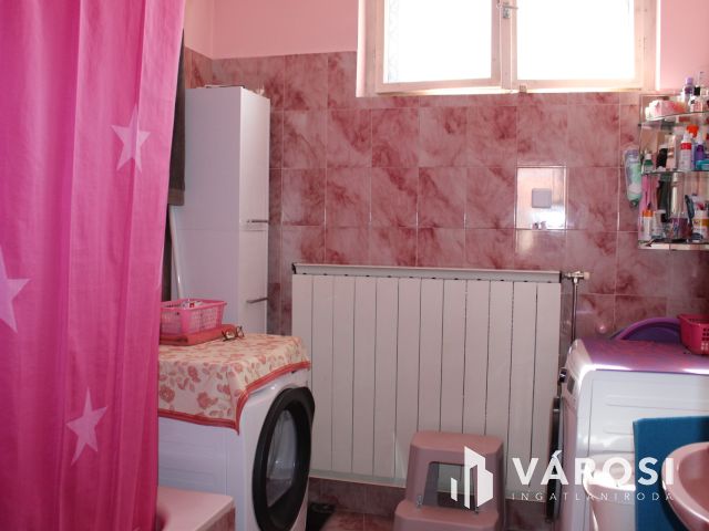 Kétgenerációs családi ház , sok lehetőséggel