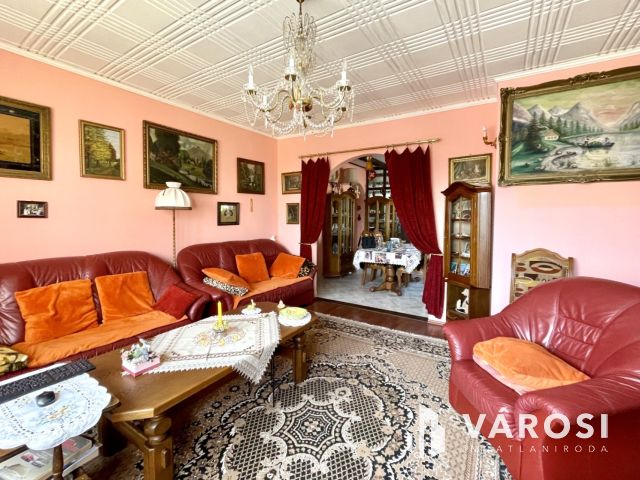 Kétgenerációs családi ház , sok lehetőséggel