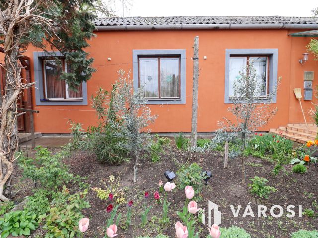 Patinás szállásépület Battonyán