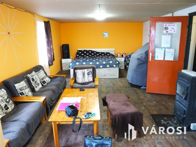 Répcelak központi,csendes,2 gener. felújítandó szintes ház