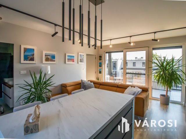 Luxus penthouse lakás Velencén