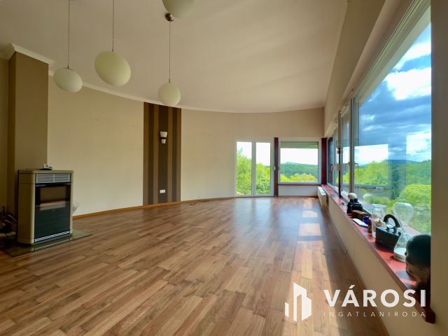 Erdei környezetben, vendégháznak alkalmas komplexum eladó!