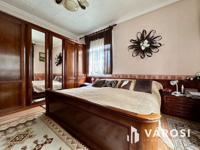 Karancsalja legjobb utcájában, 3 szintes családi ház eladó!