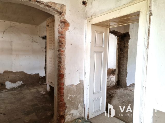 Felújítandó, utcafronti, különálló házrész a belvárosban