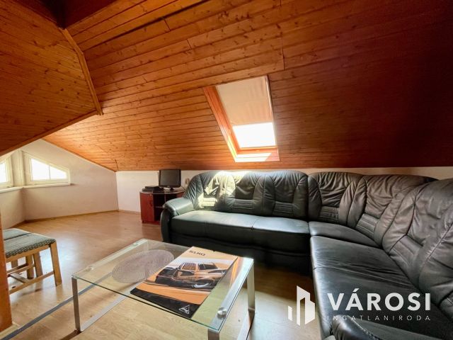 Forgalmas főút mellett telephely irodaépülettel eladó!