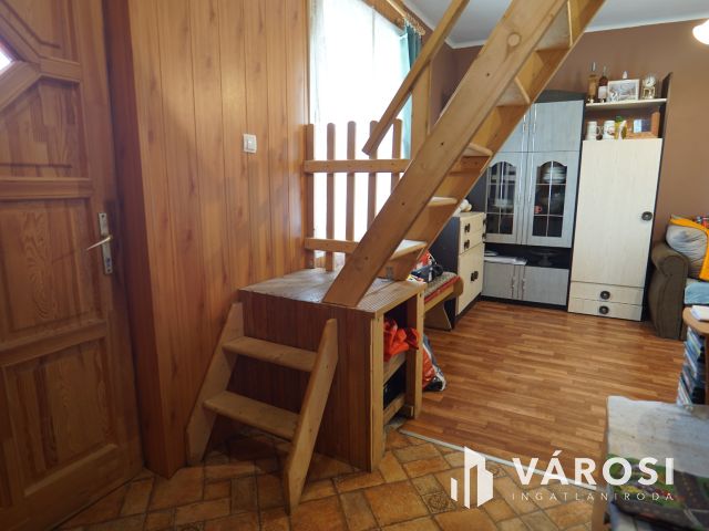 Lakható zárt kert, idilli környezetben