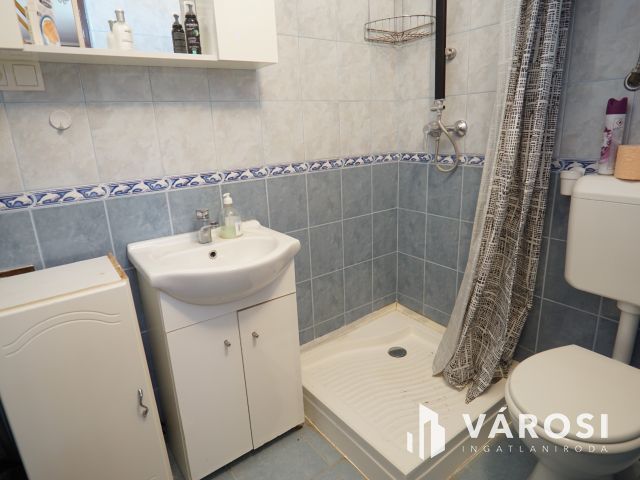 Lakható zárt kert, idilli környezetben