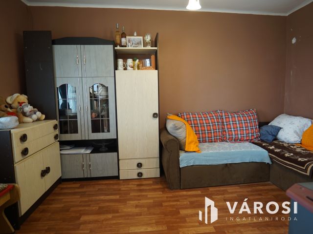 Lakható zárt kert, idilli környezetben