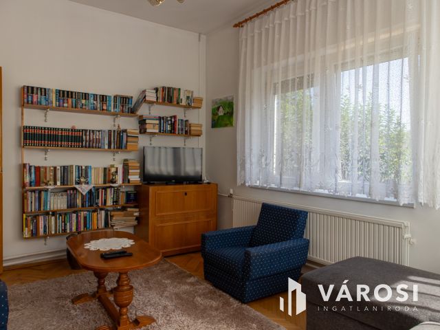 Napelemes családi ház Lánycsók csendes utcájában eladó