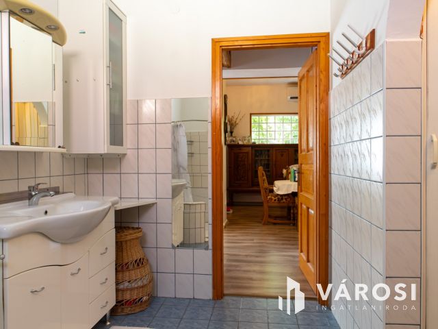 Napelemes családi ház Lánycsók csendes utcájában eladó